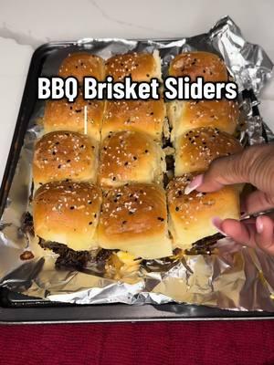 BBQ Brisket Sliders #fypシ #ToddlerMom #ToddlerMeals #MealsForLargeFamilies #DinnerIdeas #DinnerOnABudget #Cooking #CookingDinner 