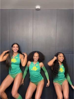 @Shaniya Hall @GIANNA 🕺🏽🕺🏽🕺🏽 #boogie #mediaday #oregontrack #oregontrackandfield #oregonmediaday #katriinawright #shaniyahall #giannabullock 