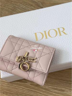 i have the best sister ever 🥹💗@Madelyn Vasquez ily🫶🏼 Dior Veronia Wallet Pale Pink Cannage Lambskin #dior #diorwallet 