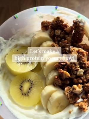 This high protein granola is a must on your yogurt bowl! #highproteinrecipes #yogurtbowl #magicspoonpartner #magicspoon #proteingranola #TikTokShop 