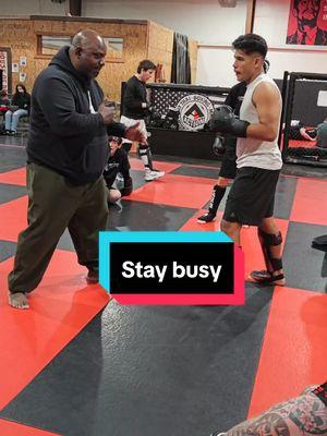 Coach Britt dropping gems in fight class! Stay active, stay sharp. Don’t be a sitting target—keep moving and make every moment count. #FightClass #SparringTips #CoachBritt #StayBusy #lasvegascombatacademy  #lasvegaskravmaga #kravmaga #levelUpJujitsu #bjj  #brazilianjujitsu #muaythai #mma #boxing #striking  #SelfDefense #boxingtraining #mmafighter #mma ##warriormindset #streetselfdefense 