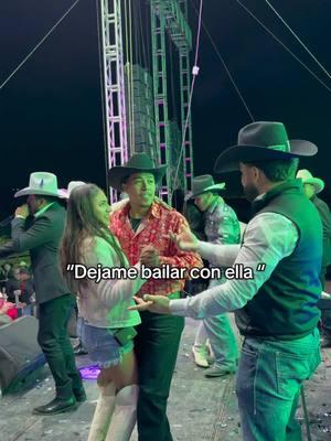 Perdóname @Rol Jiménez 😭😭 #baile #huapango #amigo #desmadre #bailando #nuevoamanecer #nortena 