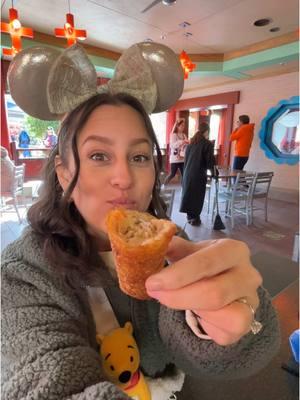 No cause whyyy have I been sleeping on the fried rice at Epcot?? Nobody told me!! #disneyfood #disneysnack #wdw #disneyvlog #disneylocal #disneyparks 