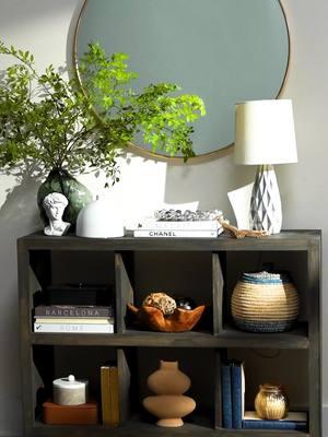 Keep your entryway tidy and stylish with this DIY cubby organizer ✨🏠 #Varathane #VarathaneIt #WoodStain #WoodWorking #StainColor #Cubby #Organizer #CubbyOrganizer #InteriorDesign #HomeImprovement #Organized #Furniture #Entryway #FrontEntry