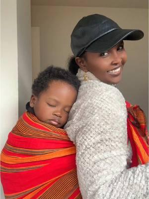 Somali baby wrap #MomsofTikTok #somaliproud #MomsofTikTok #tiktokmom #guntinotutorial #babywraptutorial #babywrapchallenge #babywrapcarrier #africanbabywrap 