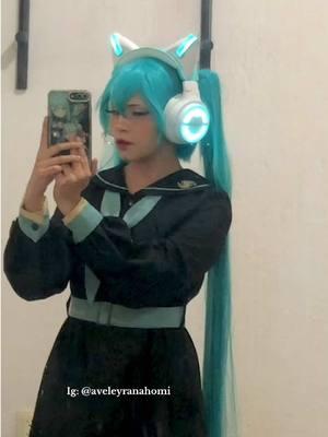 POW!!!✨💙 #hatsunemiku #jinx #yowuheadphones 