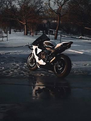 Snow melt cr: princesspista #original #fyp #motorcycle #motorbike #bikerhub #motorcycles #bikergirl #bikesoftiktok #bikerguy 