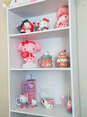 Here’s to finally displaying some of my HK collection. There’s so much more to come! Stay tuned 💕 #hellokitty#hk#hellokittykatespade#sanrio#collection#imobbsessed#hellokittyceramics@Blue sky Clayworks 