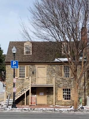 Whoops! This pre-Revolutionary War building is still standing!  —— #BestAddress #OldStoneHouse #historicplaces #HistorySharedisHistorySaved #GeorgeWashington #georgetownDC 