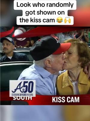 When President Jimmy Carter and his wife Rosalynn got on the kiss cam at a Braves game ❤️ #atlanta #baseball #MLB #usa🇺🇸 