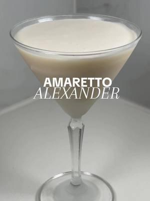 Amaretto Alexander 🌰🍸 a cozy, chocolate-y cocktail #amaretto #amarettoalexander #amarettococktail #almondliqueur #timeoftheseason #EasyRecipe #cocktailrecipe #cocktails #3ingredientsrecipes 