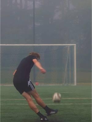 morning strikes ⚽️☁️ #fyp #freekick #knuckleball #jabulani #football #footballer #Soccer #asmr #satisfying