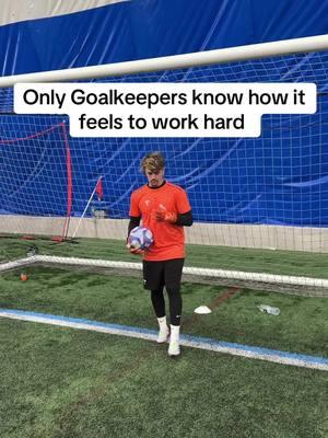 Short goalkeeper problems@T1TAN #fyp #goalkeepertraining #goalkeepersaves #goalkeeper #goalietraining #433 #gk #keepers #soccertiktok #soccerplayer #goalie #gktraining 