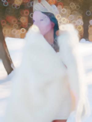 TBT to my favorite Winter shoot that landed me in the cover of a   Photography magazine 🥰 #photography #icequeen #winterqueen #winter #snow #iowa 