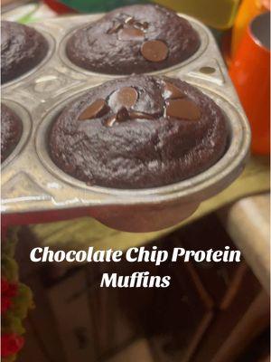 Chocolate Protein Muffins ! These are my go-to!! And they’re #gritnhustle approved! #mealprep #mealprepmonday #eatclean #foodtiktok #healthyrecipes #baking #glutenfree 