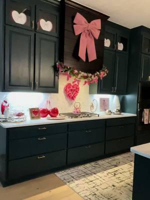 Valentine’s decor #ValentinesDay #valentines #valentinestiktok #valentinesdecor #valentinesdecorations #valentinesdayideas 