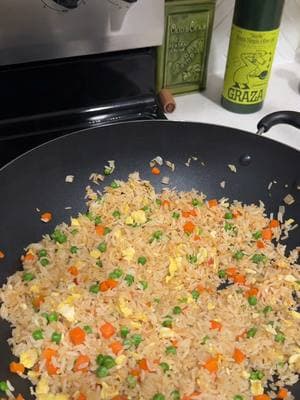 Now, who wants to see how I made this sesame chicken? 🥢🙂‍↔️  #friedrice #cookingtips #hacks #chinesefood #cutthecakeco #wok #EasyRecipes #rice #atlanta 