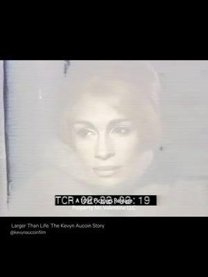 Kevyn Aucoin didn’t just transform faces—he redefined how we see beauty.  His iconic books, Face Forward and Making Faces, remain timeless guides to self-expression and artistry. More than makeup, they’re a celebration of individuality and creativity    Credit to: Larger Than Life: The Kevyn Aucoin Story @kevynaucoinfilm #fyp #foryou #beautytrends #beautytips #BeautyTok #kevynaucoin #MUA #beautyicon #makeupartists 