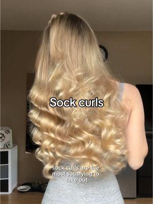 Always obsessed with how easy these are to take out🤩 #hairtok #sockcurls #heatlesscurls #overnightcurls #pattygaffxoxo 