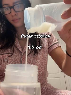 4.5 oz gives me two feedings 🥰 #firsttimemom #momtok #momlife #pumpingmom #breastfeeding #spectrapump #breastpumpsupport 