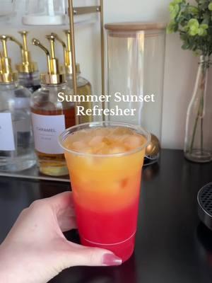 Summer sunset refresher🍊✨ #summersunsetrefresher #sunsetrefresher #orangerefresher #starbucksrefreshers #starbucksrefresherathome #refreshersathome #aesthetic #satisfying #refresher #strawberryacai #strawberryacairefresher #strawberryacailemonade 