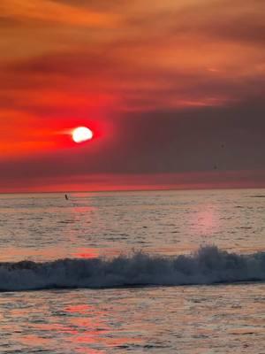 Santa Monica 🥹❤️ #fyp #sunset #westcoast #niceview #xyzcba #californiafires #wildfires #california #santamonica 