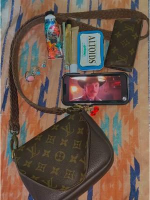 What’s in my bag 👜💄💋🩵 ft my fav song by the best @Zach Top 😫#whatsinmybag #zacktop #countrymusic #country #turquoisejewelry #turquoise #navajopearls #navajojewelry #badluck #louisvuitton #western #westernfashion 