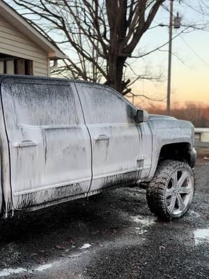 Little wash day🧼😮‍💨#fypシ゚viral#CleanTok#trucktok🔥#supportothers#relateablequotes#dailydriver#shittalkers#highcountry#relateable 