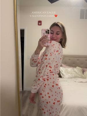 so in love with @American Eagle jams ❤️🫶🏻💓 #americaneagle #americaneaglehaul #americaneagletryon #americaneaglesnoopy #valentines #ValentinesDay #valentinesdaygiftideas #valentinesgift #pjs #americaneaglepjs #foryoupage #foryou #foru #foryoupageofficiall #viral #viralsound #forurpage 