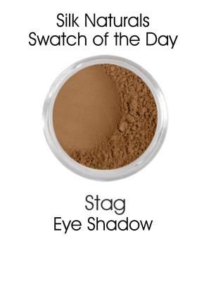 Did you see how easily that went on? Stag is a pretty darn great medium matte tan that's a great staple color! #indiemakeupbrand #silknaturals 