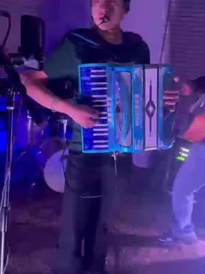 FRASE DEL AMIGO🏔️🧔🏻‍♂️ @Austeros.de.Durango IMPROVISANDO🧏‍♂️ #losmenores #viral #fyp #accordion #dallastexastv #peda #corridosbelicos #oakcliff #tifi #corridoschingones #forthworth #dothething #VoiceEffects 