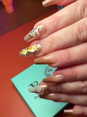 Gold scrap ✨ by @vnailsbeauty #vnailsbeauty #diynails #pressonnails #nailstutorial #fingernails