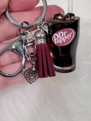 Cups and fake ice  to make diy keychain drinks available at www.simplyglittericious.com #keychain #customkeychain #DIY #minidrinks #minidrinkkeychains #keychains #diygift #crafters 