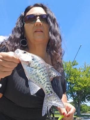 In need of some rippin lips therapy! #fishingtiktoks #womenfishing #crappie #crappiefishing #outdoorlife #lakelife 