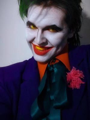 a personal challenge to see how much varied emotion i can convey with an unrelenting grin. been listening to my new order CD a LOT since my car thing stopped working. #btasjoker #batmantheanimatedseries #yogjoker #btascosplay #jokercosplay #joker 