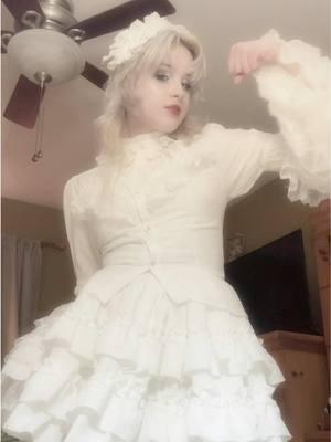 wondering if i should move to youtube #v系 #vkei #lolita #shirololita #gothiclolita #egl #tanbikei #morute #coquette #gloomy #gloomycouqette #jfashion