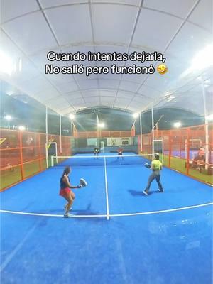 Al menos funcionó 🤣🎾 #padel #padelvideos #padeladdict #humor #fypシ #padelhumor #paratii #bullpadel 