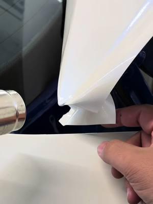 Doing corners this way is perfect for beginner vinyl wrappers!!!#vinylwrapping #vinyl #vinylwraps #carwrappings #carwraptips #carwrappingschool #cars #cartok #carwrappings #vinylwrappingcar #carwrap 