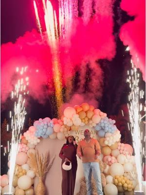 Incredible Fireworks gender reveal.😍💕✨ #genderreveal #genderrevealmiami #genderrevealparty #genderrevealideas #genderrevealworld #heorshe #girlorboy #charevelacao #charevelacaoideias #revelaciondegenero 