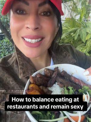 One of the most frequent questions I get as a fitness coach!! I love eating out too😍 comment if you want to see more videos like this one! #realtalk #fitnessa #onlinefitnesscoach #goals #balance #eatingout #tips #restaurants 