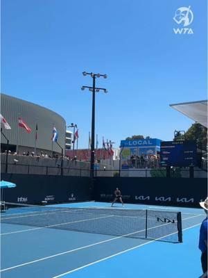 Everyone came out to see the 2023 & 2024 Australian Open Champion practice 🤩 #WTA #AO2025 #ArynaSabalenka 