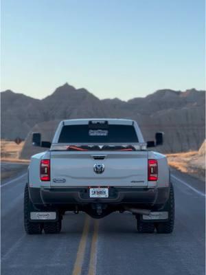 One last truck video for TikTok #dodge #3500 #duallytrucks #5thgenram #ram #longhorn #37s