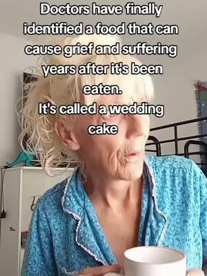 Wedding cake! . . Funny video 😂  . .  #fypviralシ   #foryoupagereels  #weddingcake   #trendingreels  #funnyvideo  #tiktokreels 