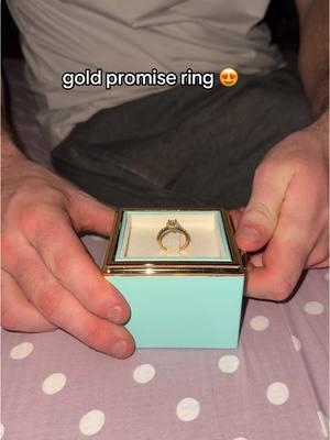 This gold promise ring ❤️ I am so in love 🥰 #swaveo #swaveojewelry #disney #promisering #couples #bestie #swaveoring #heartring #pink 