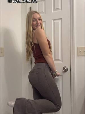 Roseseek Yoga Pant Jeggings! Follow on IG: @asl_with_lola  #yogapants #jeggings #yogapantsarelife #flaredpants #flaredleggingoutfits #roseseek 