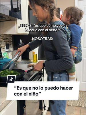 Con el bebé en la espalda, la cena en el fuego, y la lista de la compra en la cabeza para mañana… 🤪 #humor #momhumor #maternidadreal #motherhood #maternidadconhumor #aghataenusa #amadecasa 