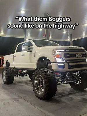 Roarin down the street👀👀 #44s #boggers #pavementprincess #bigtruck #superduty 