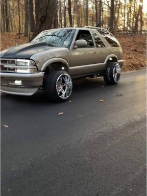 “Somethin bout the way that she stands” #truck #trucktok #fyp #fallow #like #hostilewheels #geovana #jegs #blazer #s10 #rocklights #wides #20x12 #switchbacks 