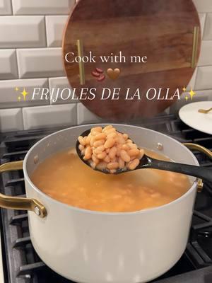 One of the easiest, inexpensive, yet delicious mexican meals; frijoles de la olla 🫘🤎 #creatorsearchinsights #mexicanfood #mexicanfoodtiktok #frijolesdelaolla #mexicanrecipes #mexicanmeals #mexicanrecipe #comidamexicana #Receta #recetasfaciles #cocina 