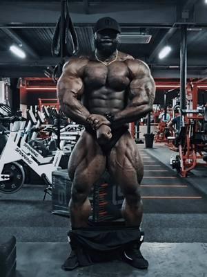 Every set counts. #samsondauda #mrolympia #gymedit #bodybuildingedit #gym #gymmotivation 